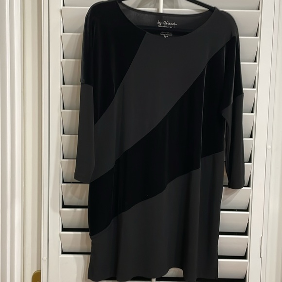 Chico’s size 2,(12/14) Black Tunic w/ diagonal velveteen stripes in front. - Picture 1 of 7